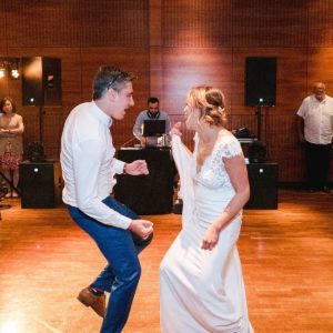 getting married in Bordeaux by pixaile photography wedding photographer in Gironde chateau Bertinerie