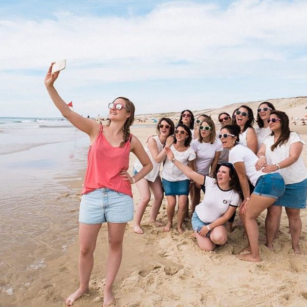 shooting EVJF a Biscarrosse dans les Landes au bord de la plage par pixaile photography photographe professionnel en Gironde proche de Bordeaux