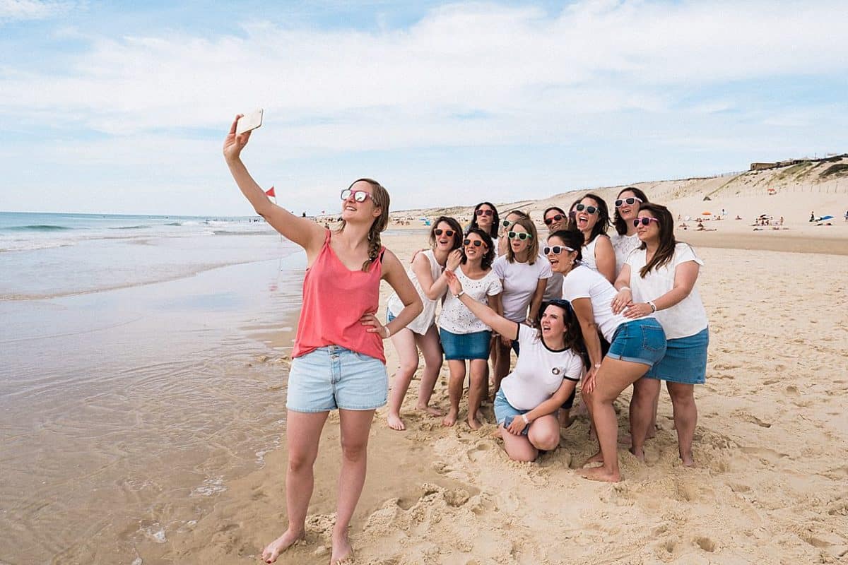 shooting EVJF a Biscarrosse dans les Landes au bord de la plage par pixaile photography photographe professionnel en Gironde proche de Bordeaux