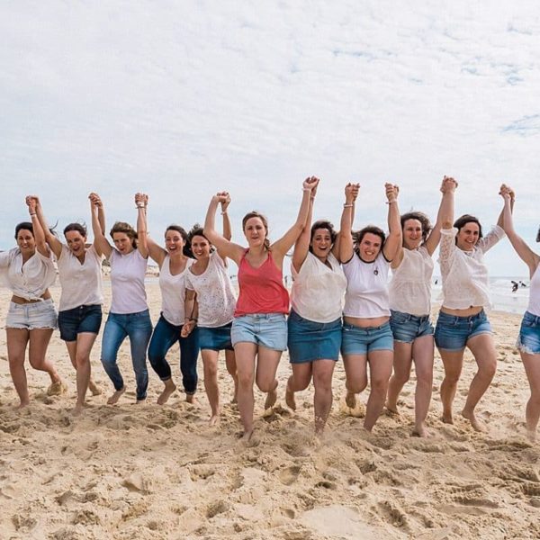 shooting EVJF a Biscarrosse dans les Landes au bord de la plage par pixaile photography photographe professionnel en Gironde proche de Bordeaux