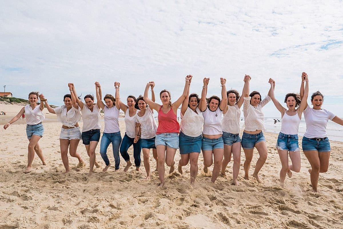 shooting EVJF a Biscarrosse dans les Landes au bord de la plage par pixaile photography photographe professionnel en Gironde proche de Bordeaux