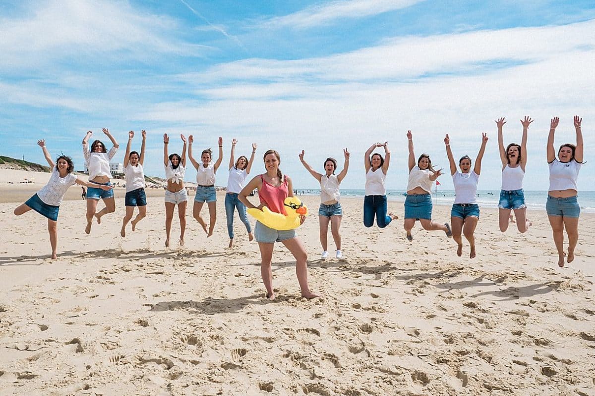 shooting Enterrement de vie de jeune fille au bord de la plage dans les landes par pixaile photography photographe professionnel en Gironde proche de Bordeaux