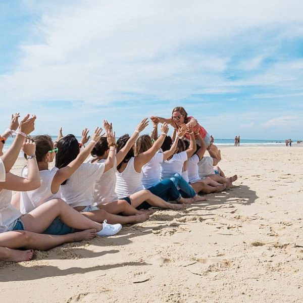 shooting Enterrement de vie de jeune fille au bord de la plage dans les landes par pixaile photography photographe professionnel en Gironde proche de Bordeaux