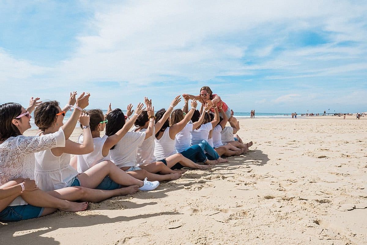 shooting Enterrement de vie de jeune fille au bord de la plage dans les landes par pixaile photography photographe professionnel en Gironde proche de Bordeaux