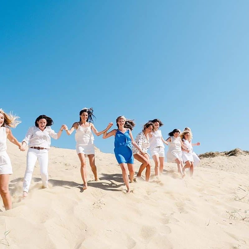 shooting enterrement de vie de jeune fille a Hossegor au bord de l'océan dans le pays basque avec pixaile photography photographe professionnel d'EVJF