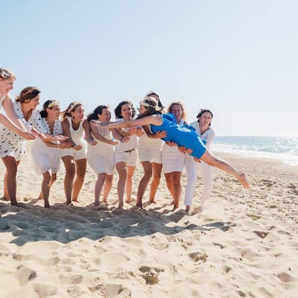 shooting enterrement de vie de jeune fille a Hossegor au bord de l'océan dans le pays basque avec pixaile photography photographe professionnel d'EVJF