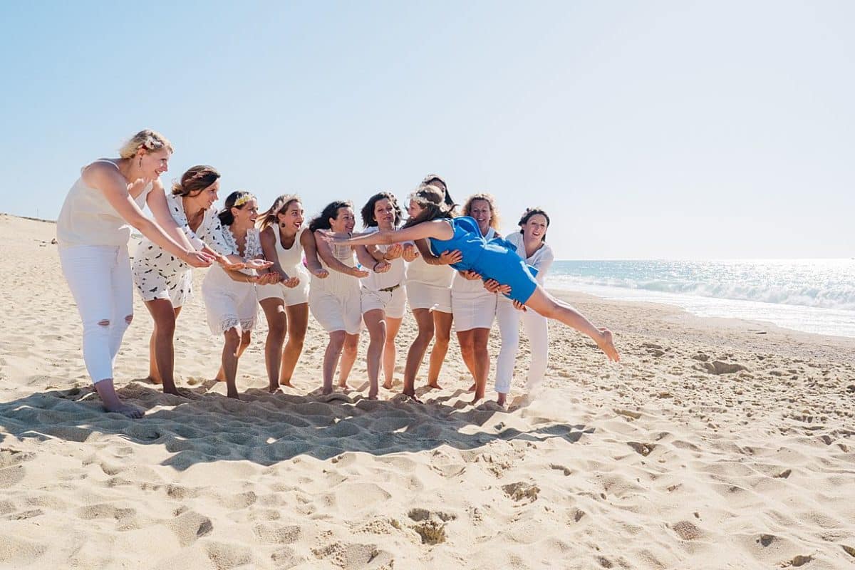 shooting enterrement de vie de jeune fille a Hossegor au bord de l'océan dans le pays basque avec pixaile photography photographe professionnel d'EVJF