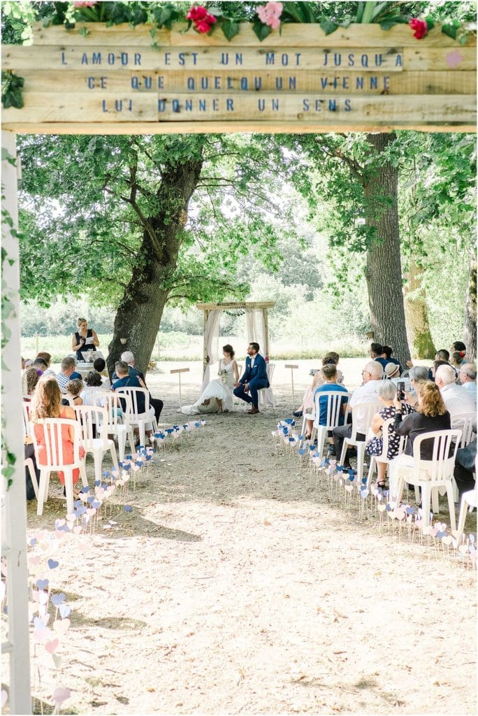 photographe de mariage à Bordeaux lors d'une cérémonie laïque au Chateau Courtade Dubuc