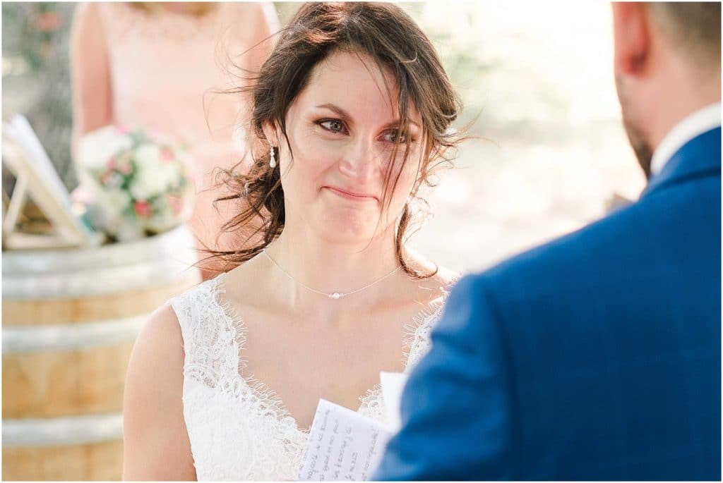 photographe de mariage à Bordeaux lors d'une cérémonie laïque au Chateau Courtade Dubuc