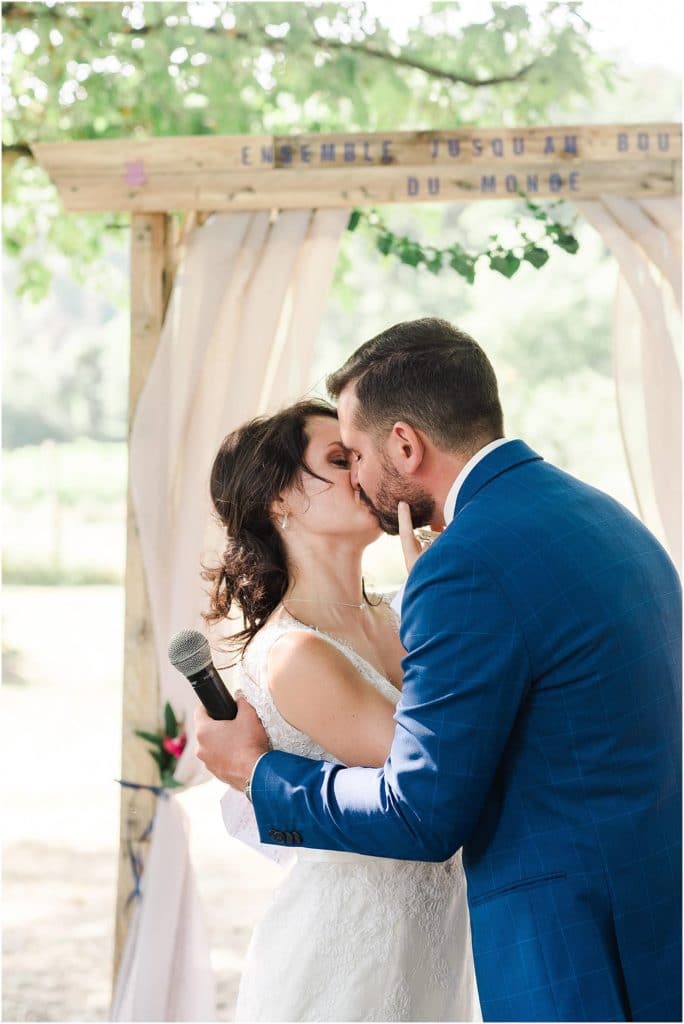 photographe de mariage à Bordeaux lors d'une cérémonie laïque au Chateau Courtade Dubuc