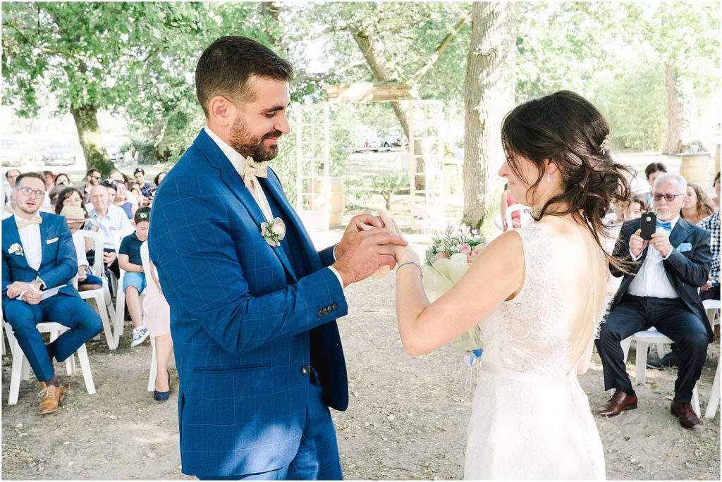 photographe de mariage à Bordeaux lors d'une cérémonie laïque au Chateau Courtade Dubuc