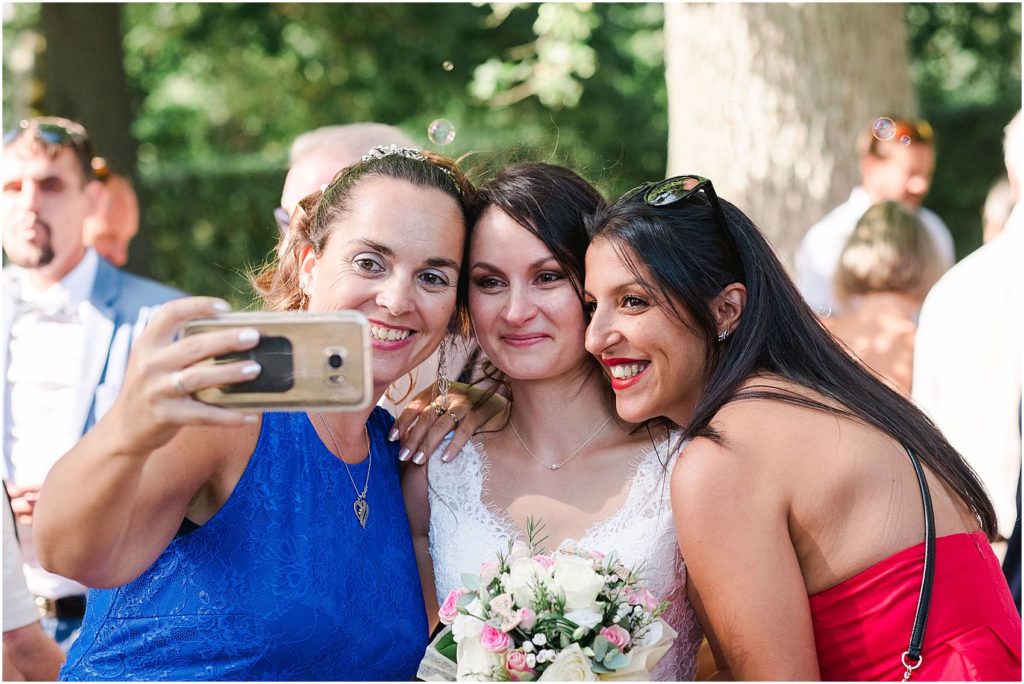 photographe de mariage à Bordeaux lors d'une cérémonie laïque au Chateau Courtade Dubuc