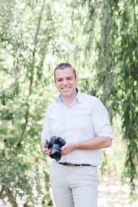 Julien Boyer est un photographe de mariage a Bordeaux en Gironde voici son portrait