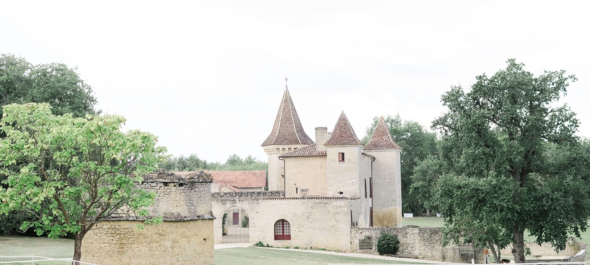 vue du chateau de Flojague par un photographe de mariage a Bordeaux