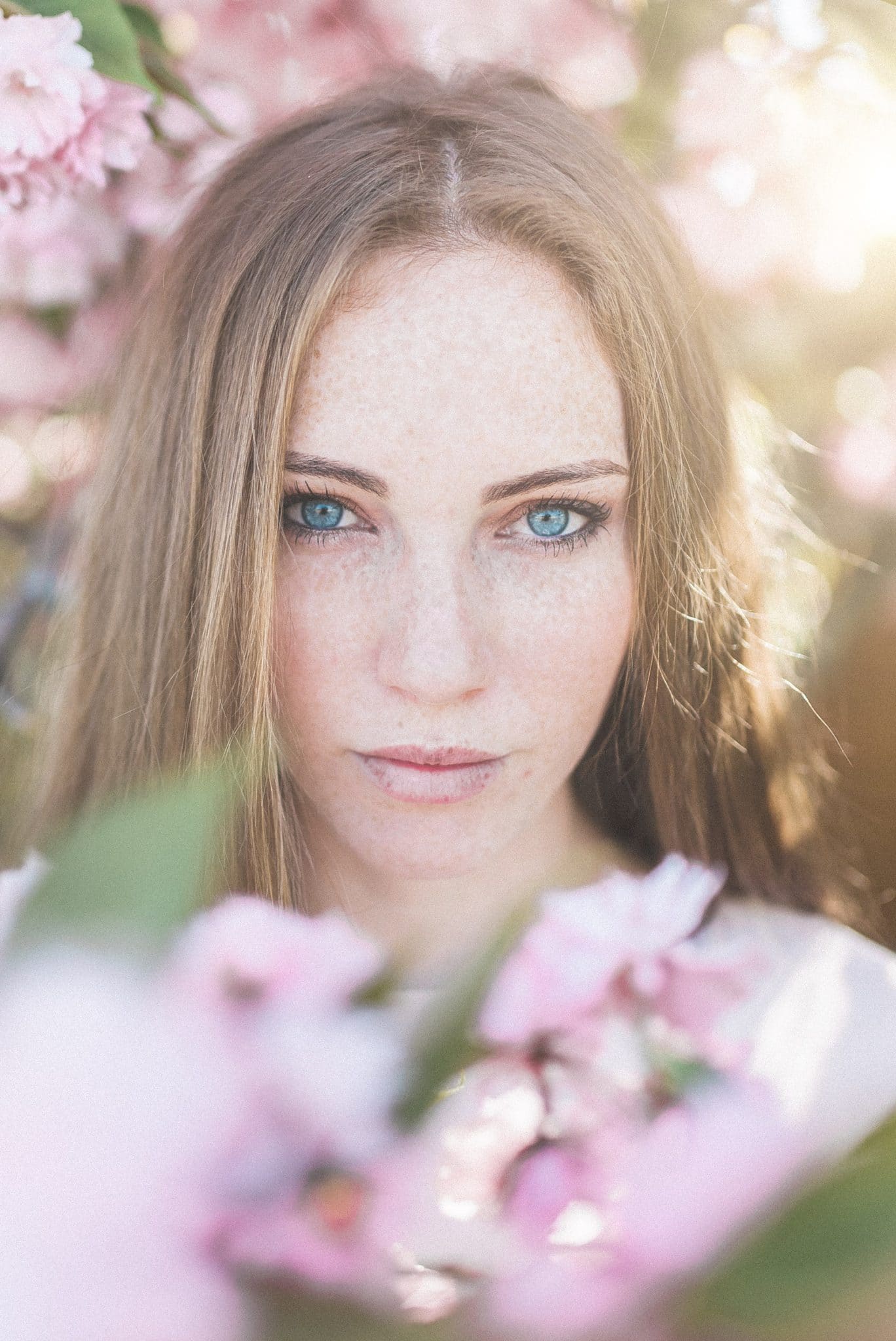 photographe professionnel a bordeaux pour une seance portrait dans des fleurs