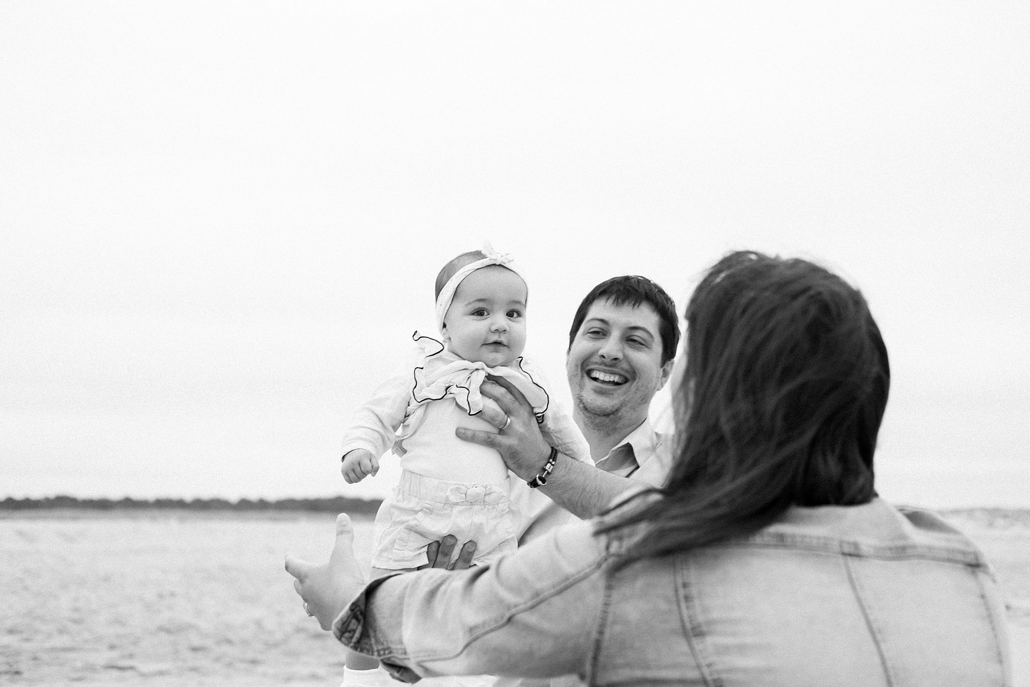 seance famille sur le cap ferret au bord du bassin d'arcachon