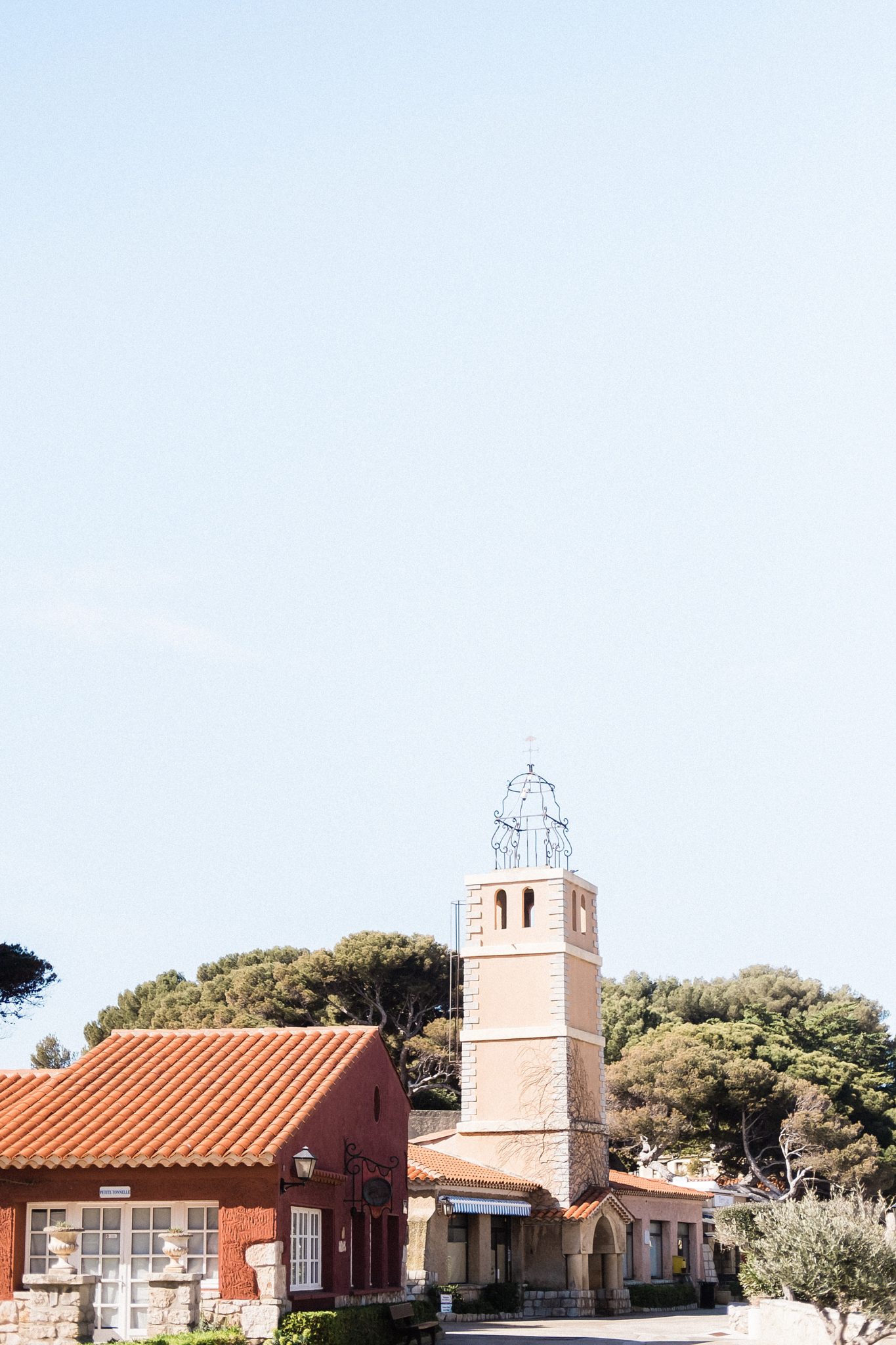 eglise de l'ile de bendor en provence proche de Bandol