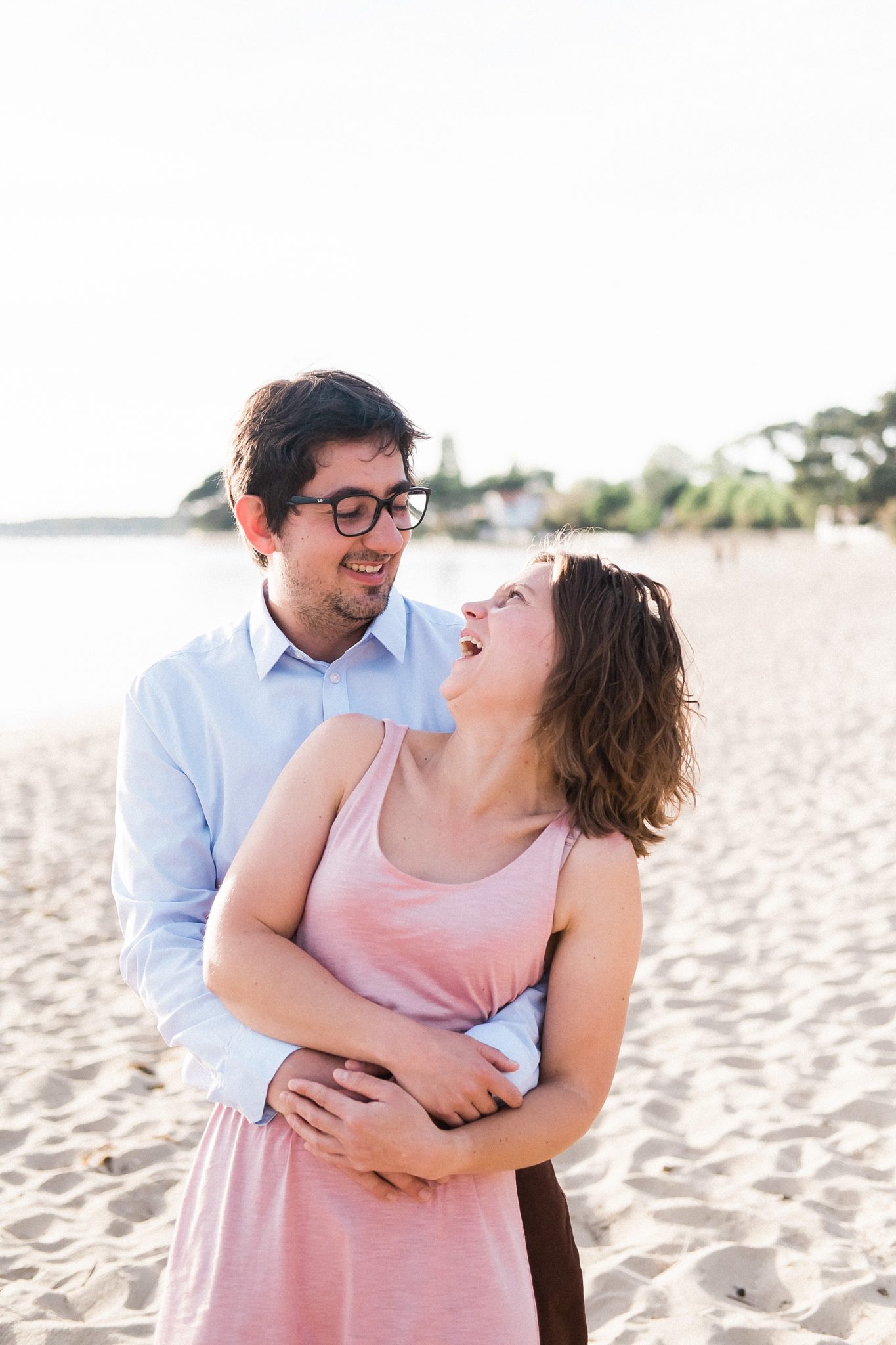 seance couple sur Nice au bord de la ballade des anglais avec un photographe de couple