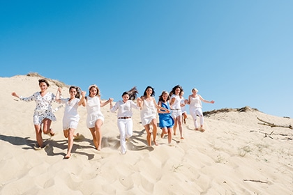 seance photo evjf sur la dune du Pyla avec Julien Boyer de Pixaile photography photographe evjf