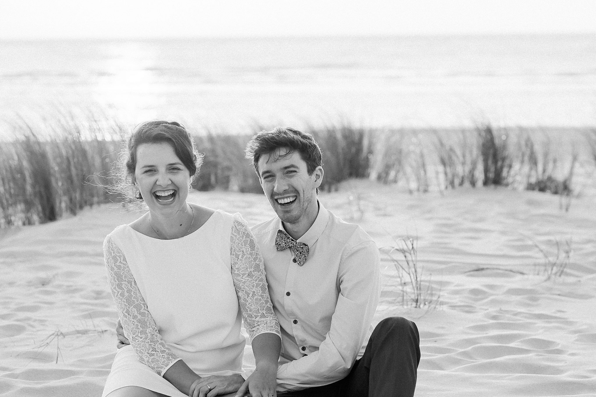 seance photo dans les herbes haute au bord de l'ocean a biscarrosse