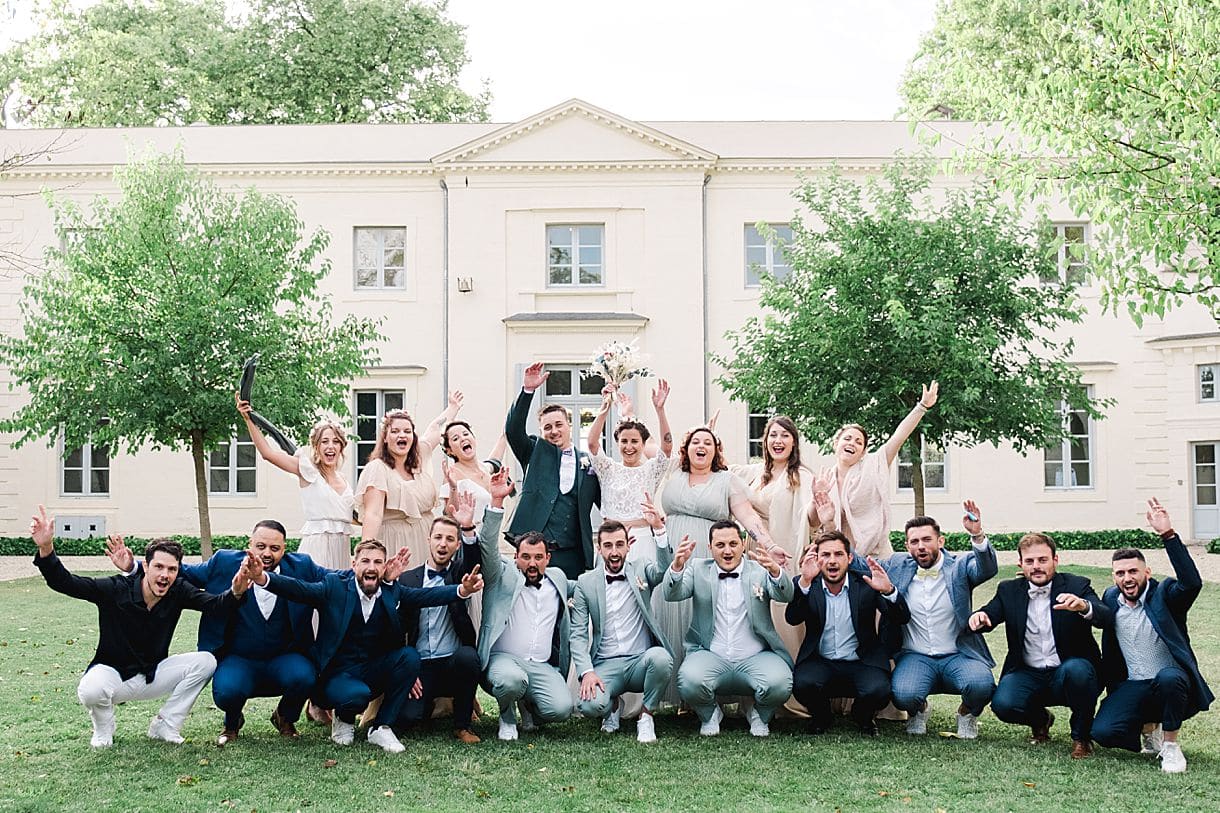 photos de groupe créative au château de l'hospital proche de bordeaux