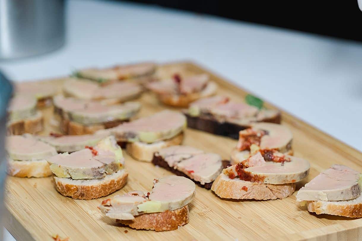 plats de foie gras du traiteur Deval lors du mariage au château de l'hospital