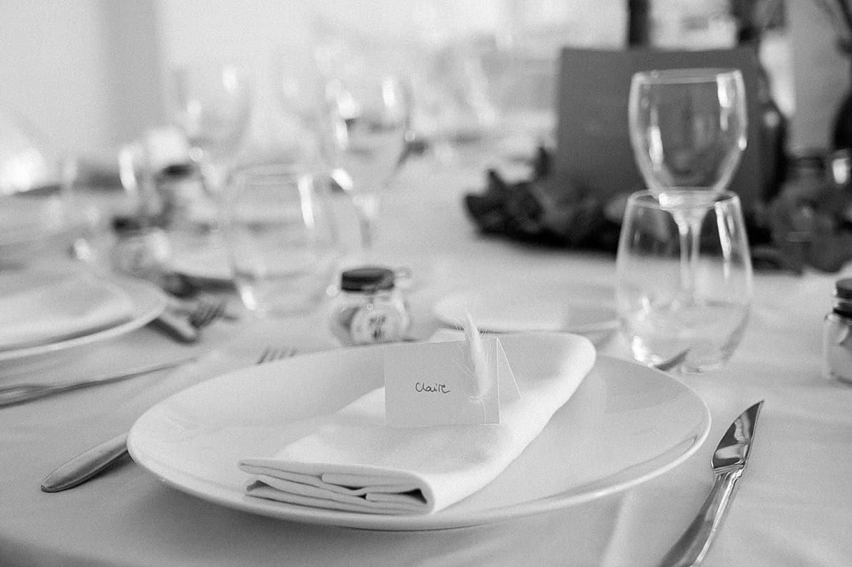 vue du détail de la table de réception lors du mariage au château de l'hospital