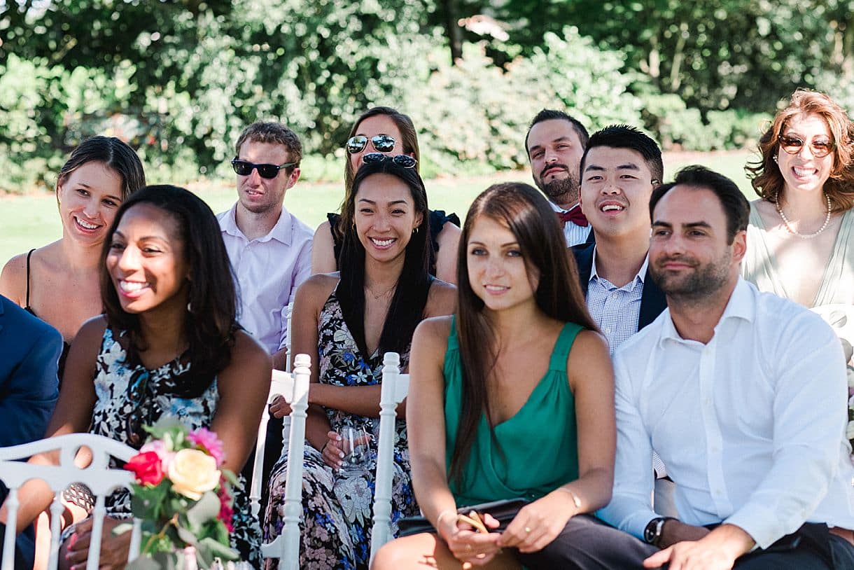 les invités sont ému du discours de la témoin de la mariée