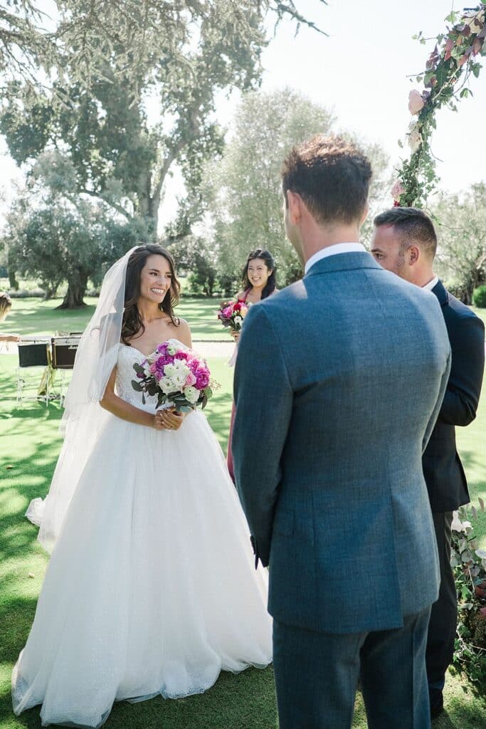 la mariée est ému pendant la cérémonie