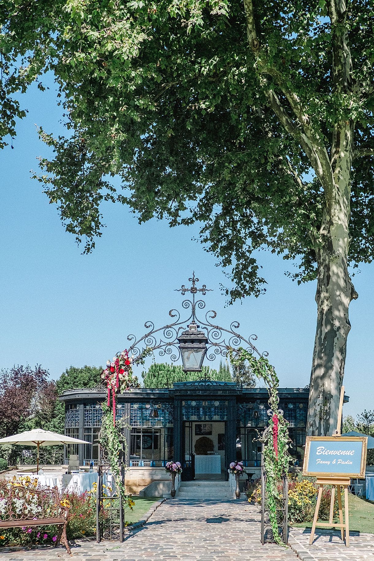 vue d'ensemble de l'orangerie au château pape clement