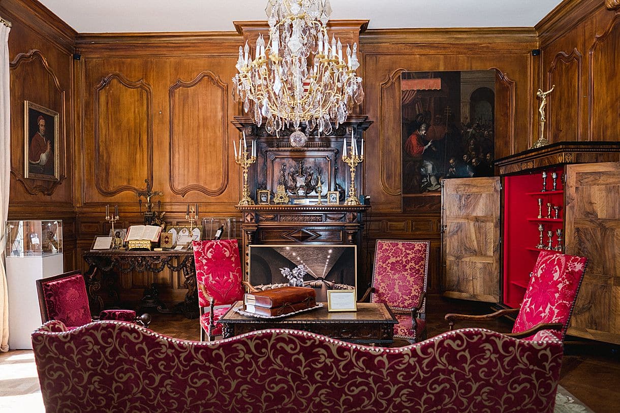 vue d'ensemble de la salle des violons au château pape clement