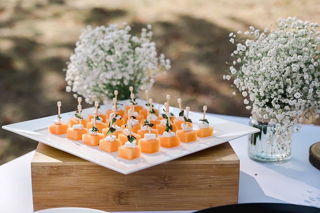 détail des pièces bouche du traiteur dulou lors du mariage de marine et louis au chateau de birot à beguey