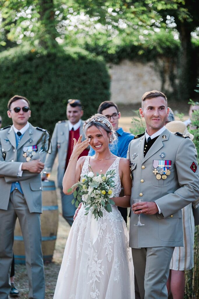 la mariée pleure pendant son mariage pendant le discour de son papa au chateau de birot