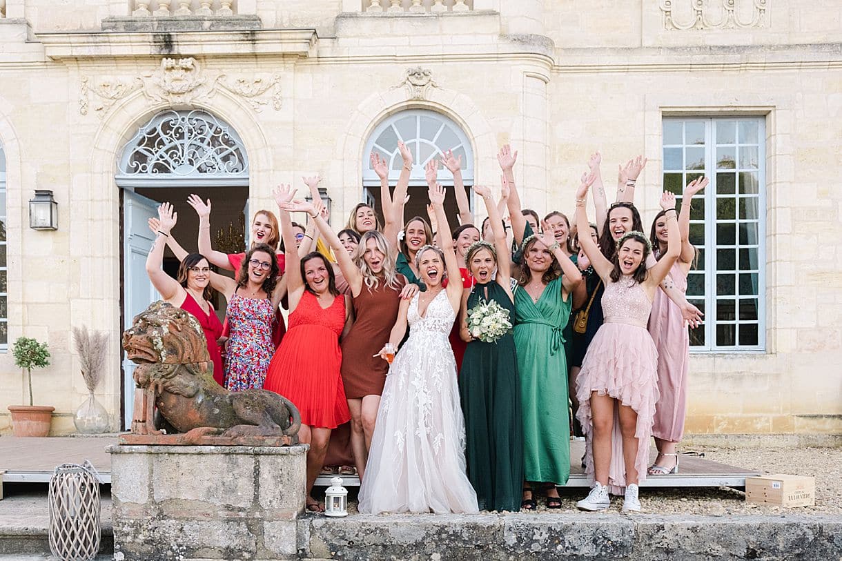 photos de toutes les filles lors du lancé de bouquet au chateau de birot proche de bordeaux