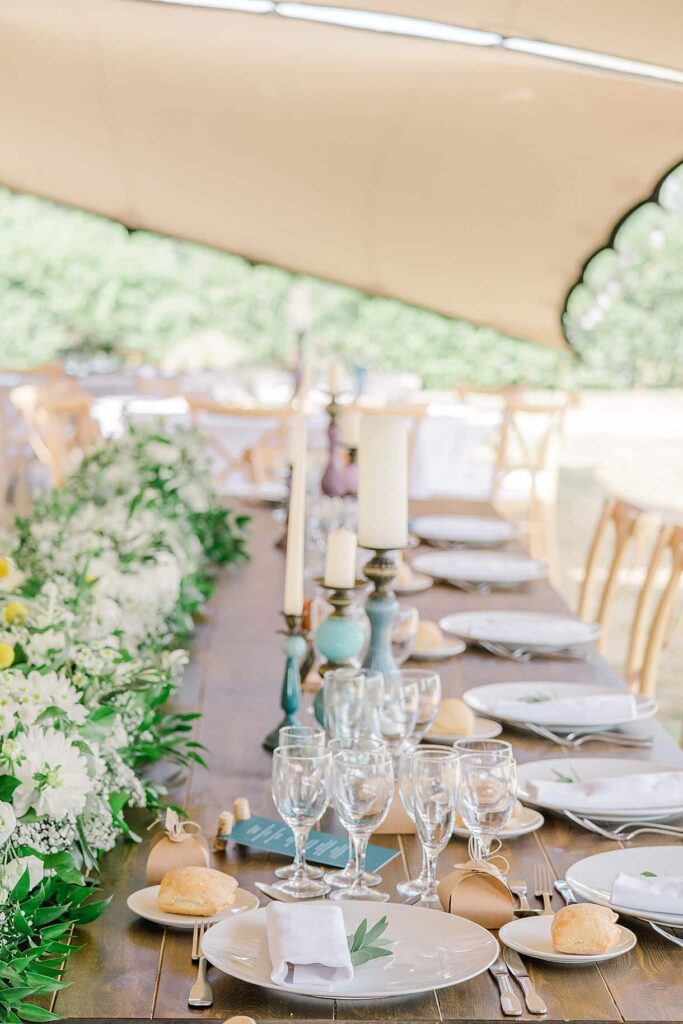 plan d'ensemble de la table de réception du chateau de birot par pixaile photography