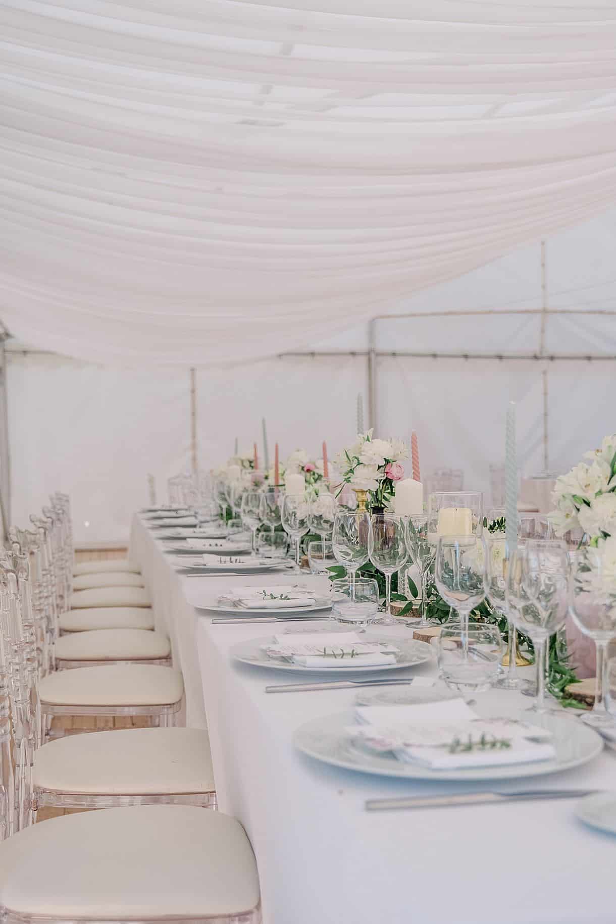 détails de la décoration des tables de réception au chateau fengari proche de bordeaux