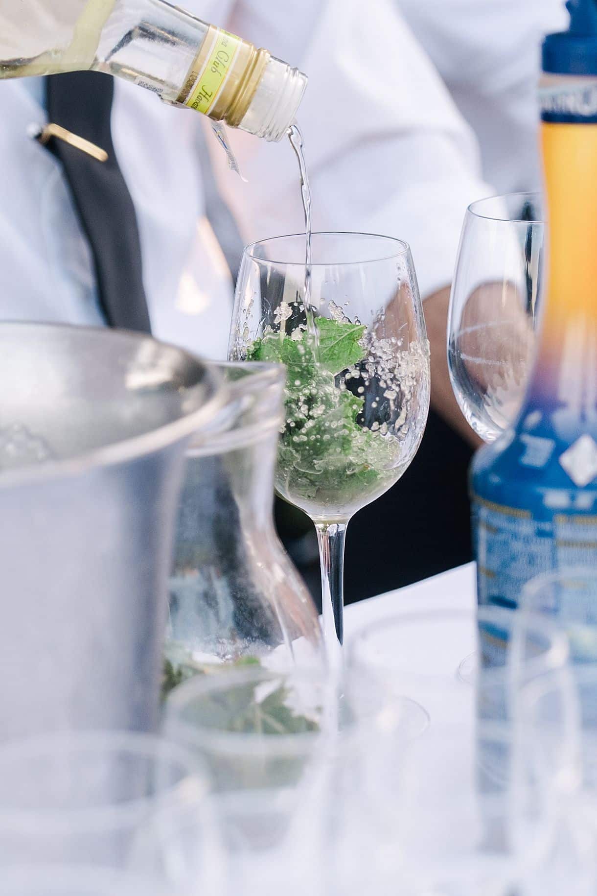 détail des verres du cocktail lors du mariage au chateau fengari à clairac