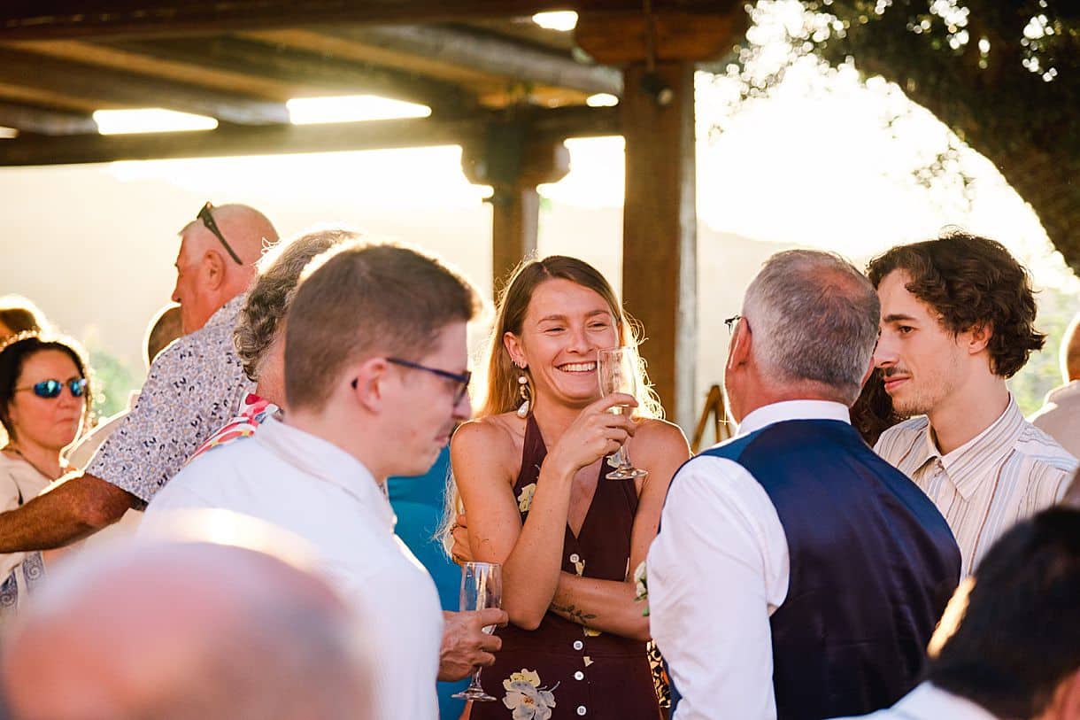 cocktail à l'agrecofarms pendant le mariage de berndette et françois en crete