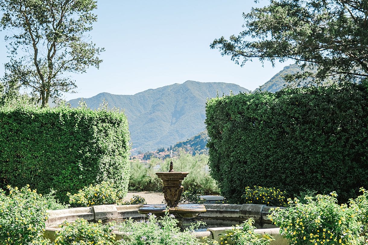 vue sur la fontaine de la villa pizzo en italie au lac de come