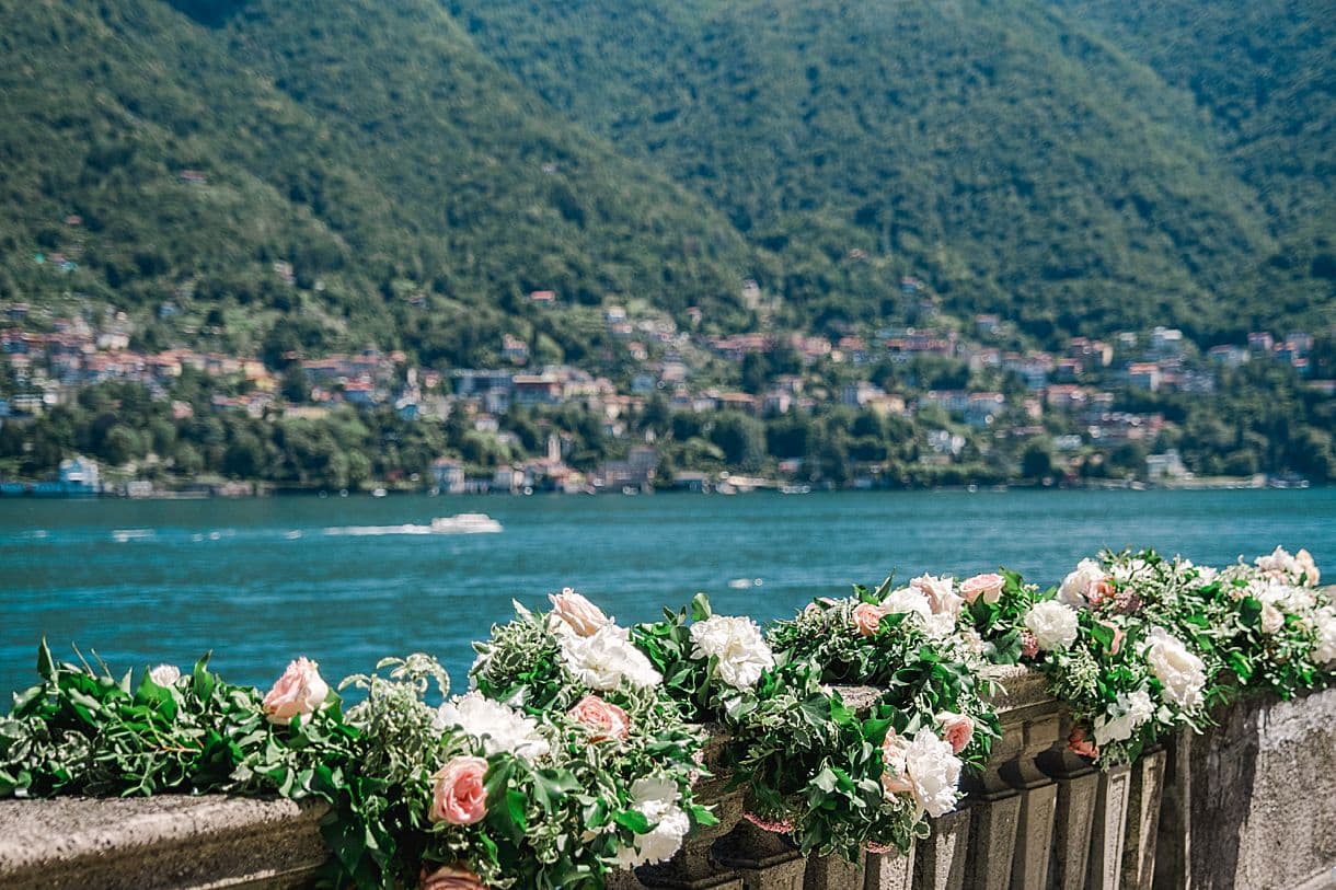 photos de détails des fleurs à la villa pizzo lors du mariage au lac de come