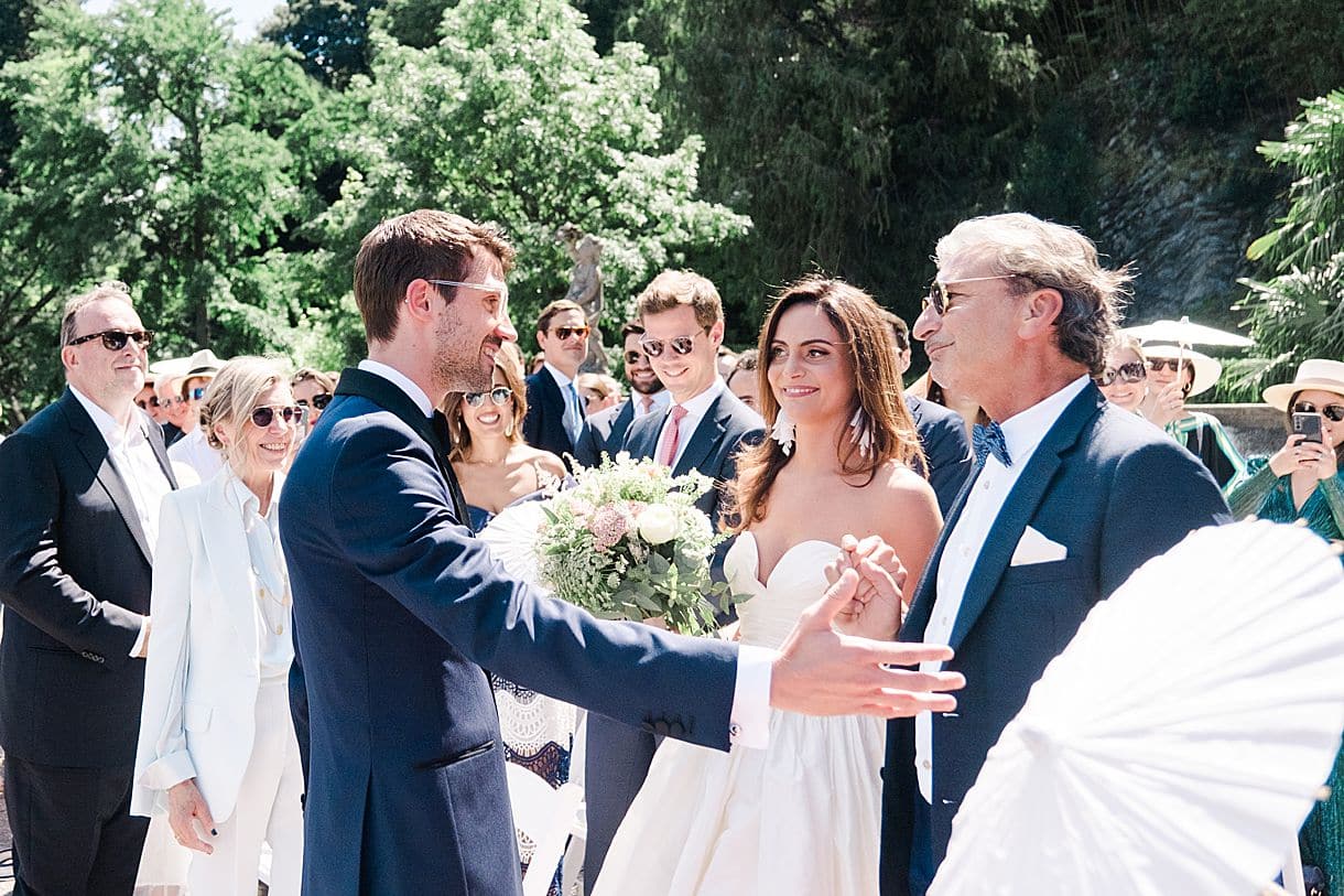 émotions du mariée au moment de retrouver sa future femme à la cérémonie laique au lac de come