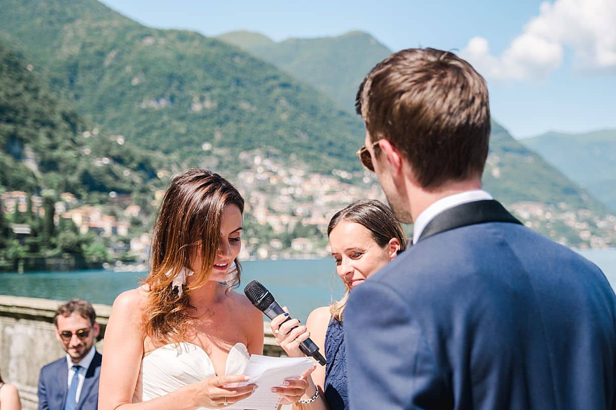 voeux de la mariée au lac de come à la villa pizzo lors de la cérémonie laique