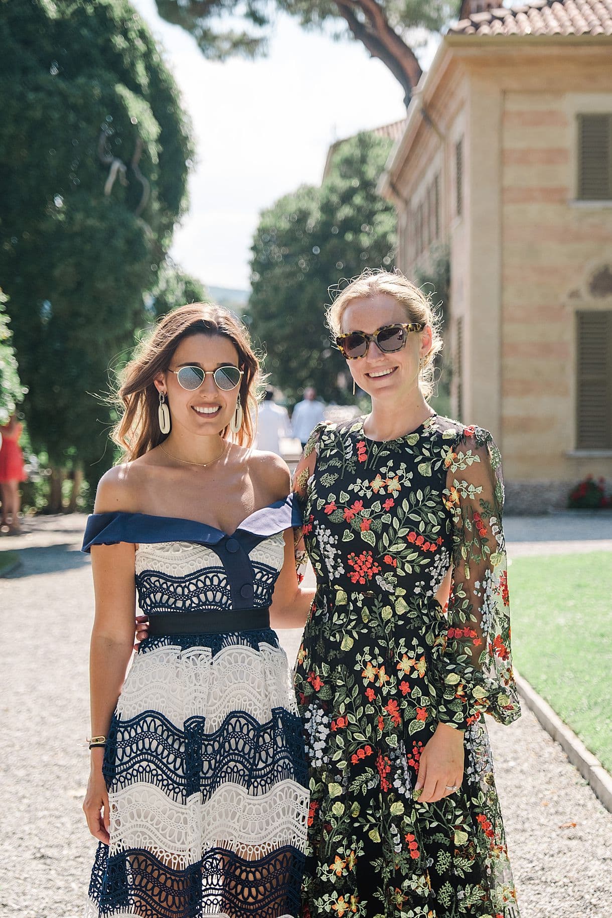 photos des invités lors d'un mariage à la villa pizzo au lac de come par julen boyer de pixaile photography